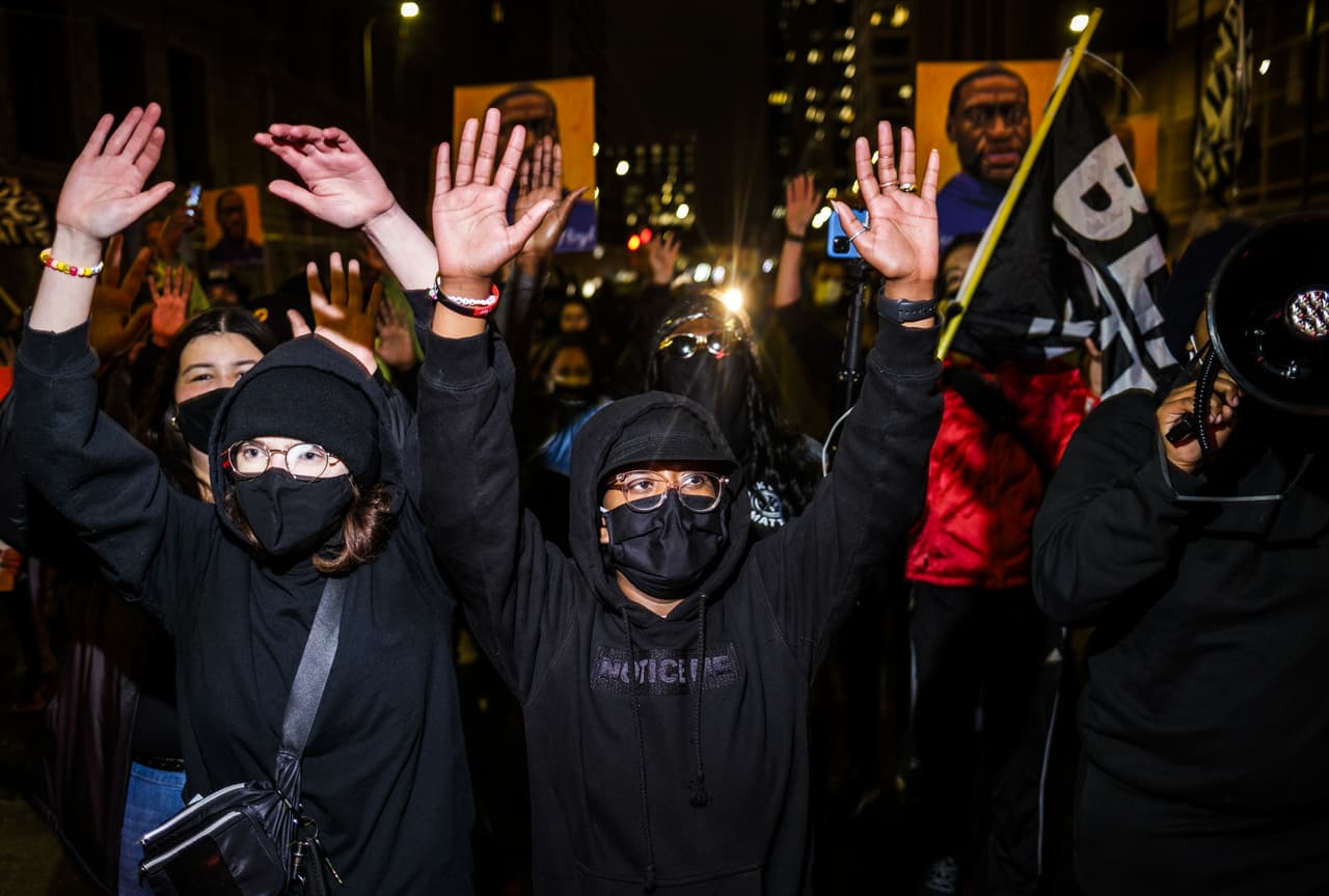 La muerte de George Floyd desató una serie de protestas en los Estados Unidos que exigían el alto al abuso policial y al racismo sistémico.