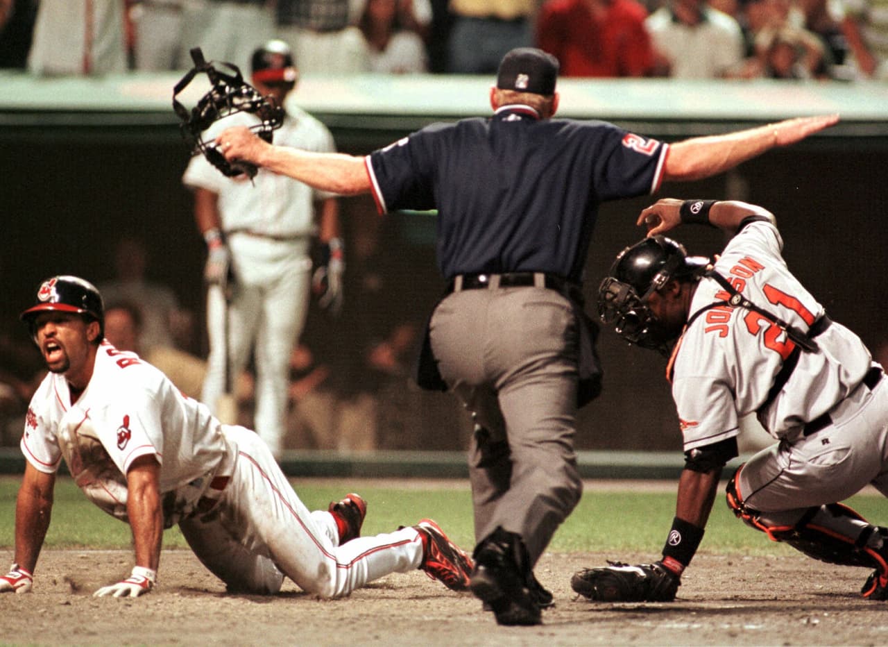De 1999 a 2001 jugó para los Cleveland Indians, equipo con el que debutó en las Mayores. Jugó apenas 182 encuentro en esas temporadas para la Tribu.