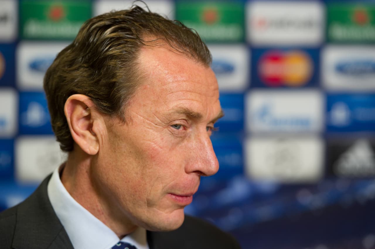 <b>Emilio Butragueño: </b>el 'Buitre' no solo triunfó en las canchas sino que también lo hizo en las aulas al graduarse de Empresariales en España.