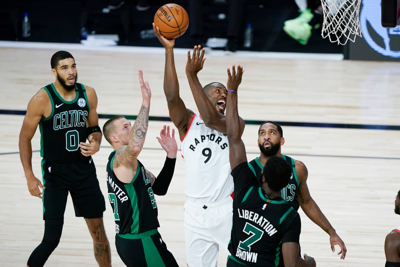 Boston Celtics pegan primero y con un marcador de 112-94 sobre los Raptors, los celtics ponen la serie 1-0.