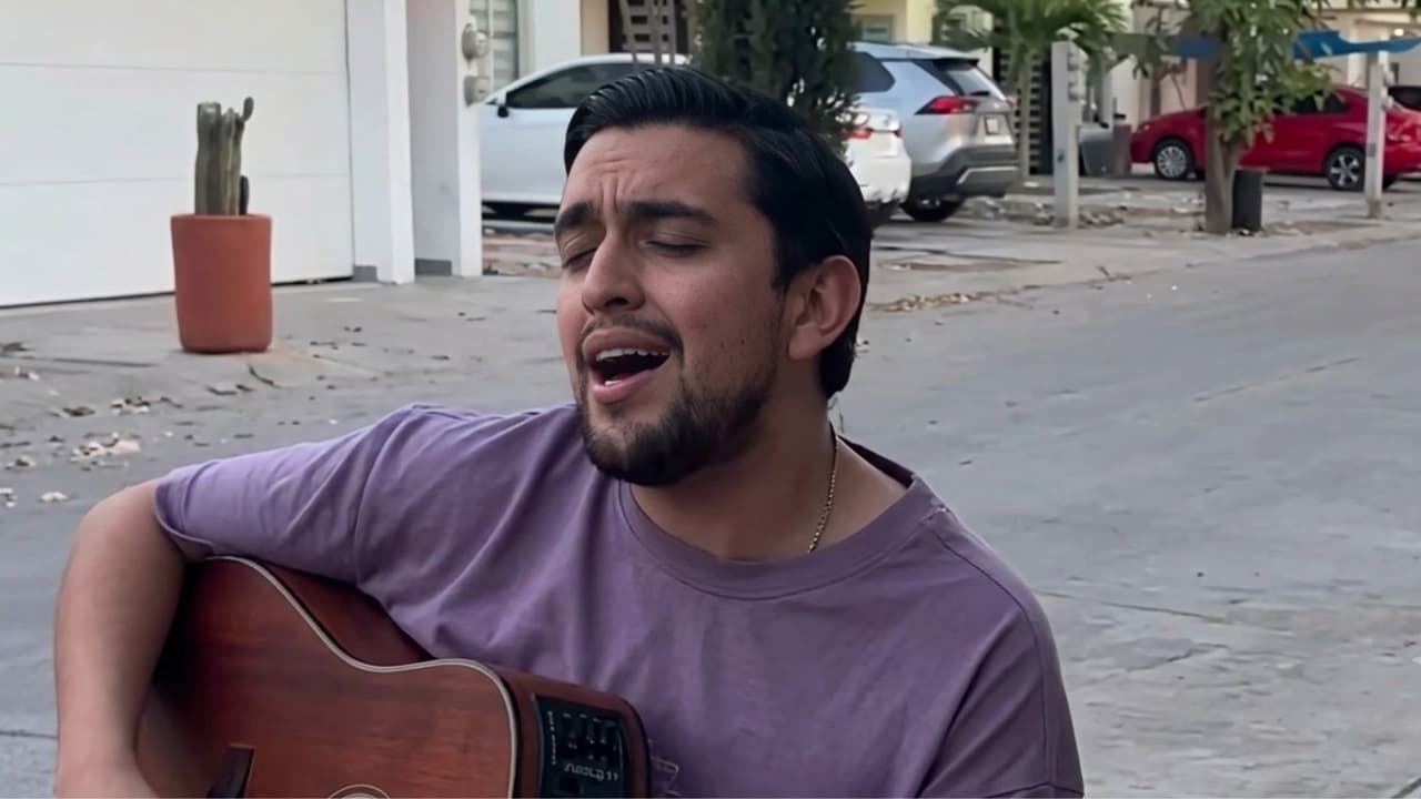 Cantante mexicano Adán Rodríguez muere tras ataque armado frente a su casa en Sinaloa, México