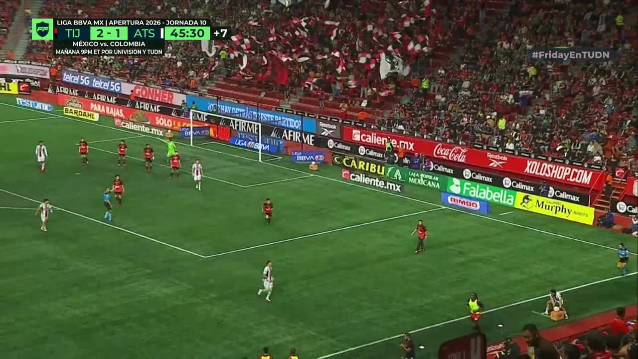 ¡TIRO ATAJADO! disparo por Paulo Ramírez.