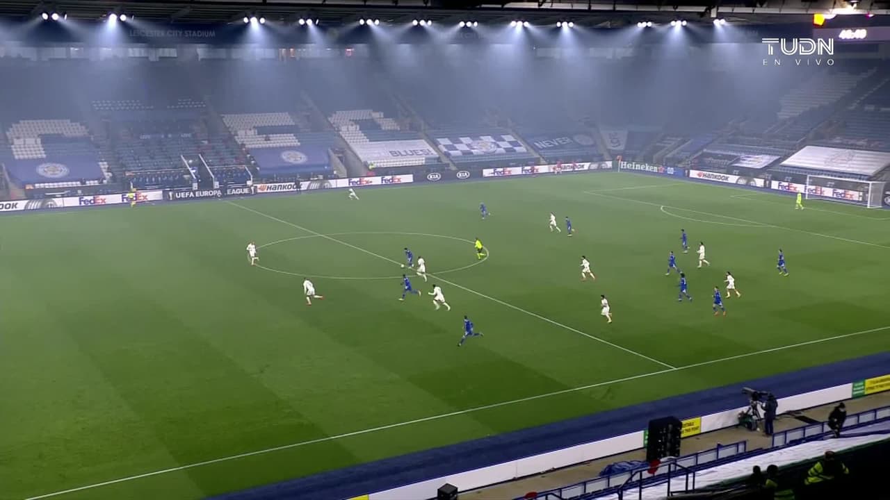 ¡GOOOL! Kelechi Iheanacho anota para Leicester City.