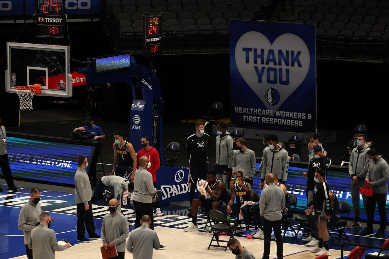 Los Dallas Mavericks dejarán de entonar el himno en su estadio