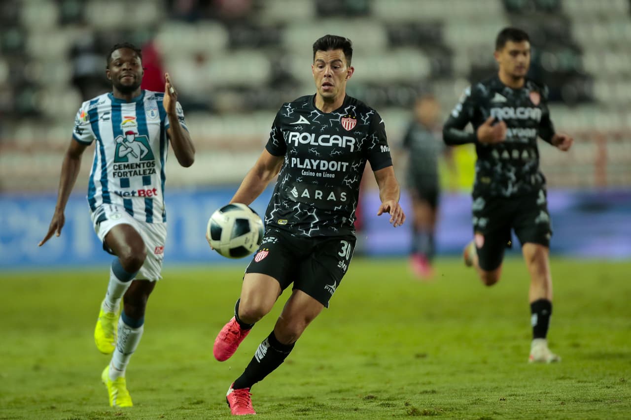 Aviles Hurtado se vuelve a encontrar con el gol y Pachuca consigue tres vlaliosas unidades.