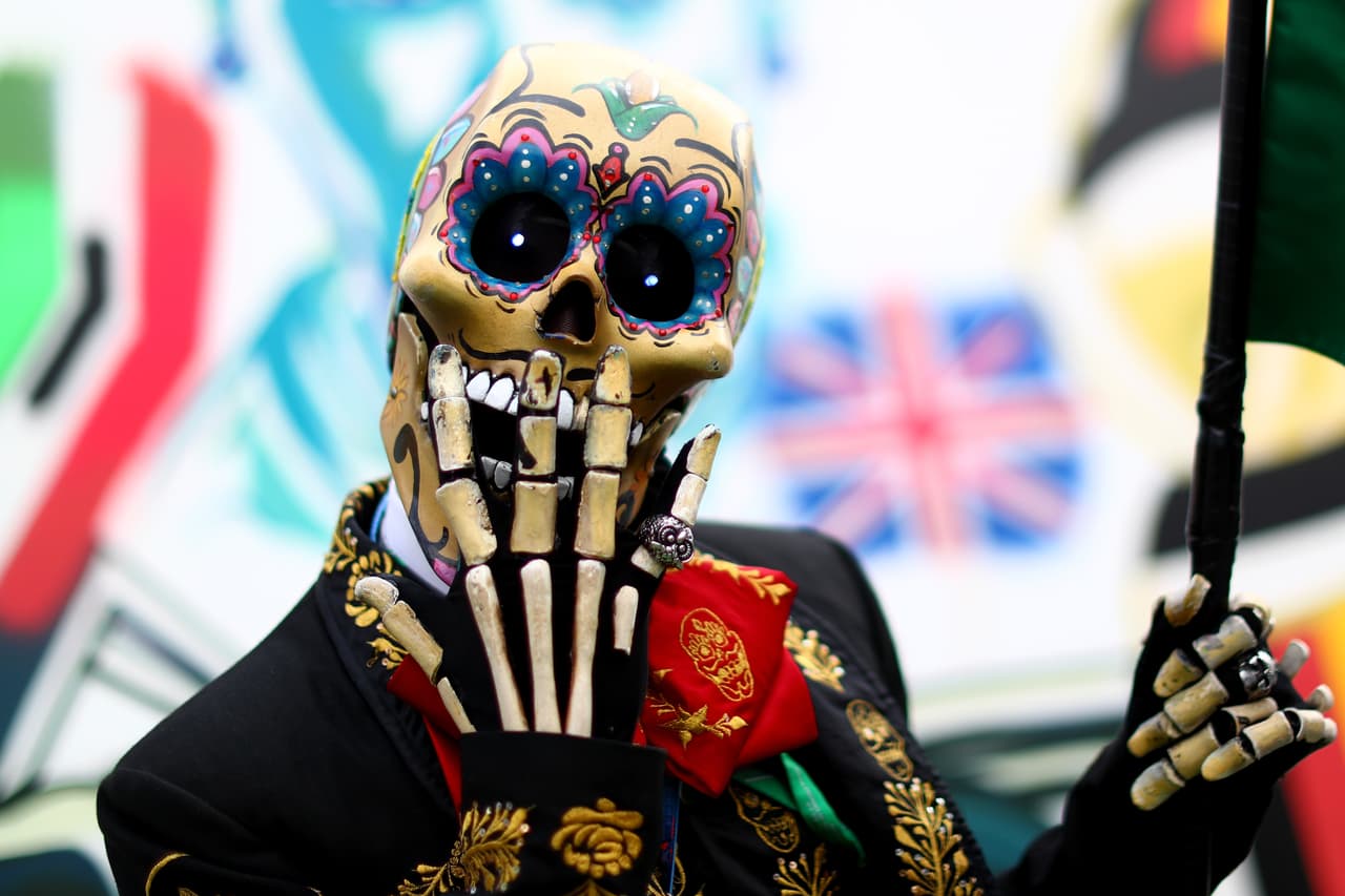 El Día de Muertos, tradición mexicana, estuvo presente en la celebración.