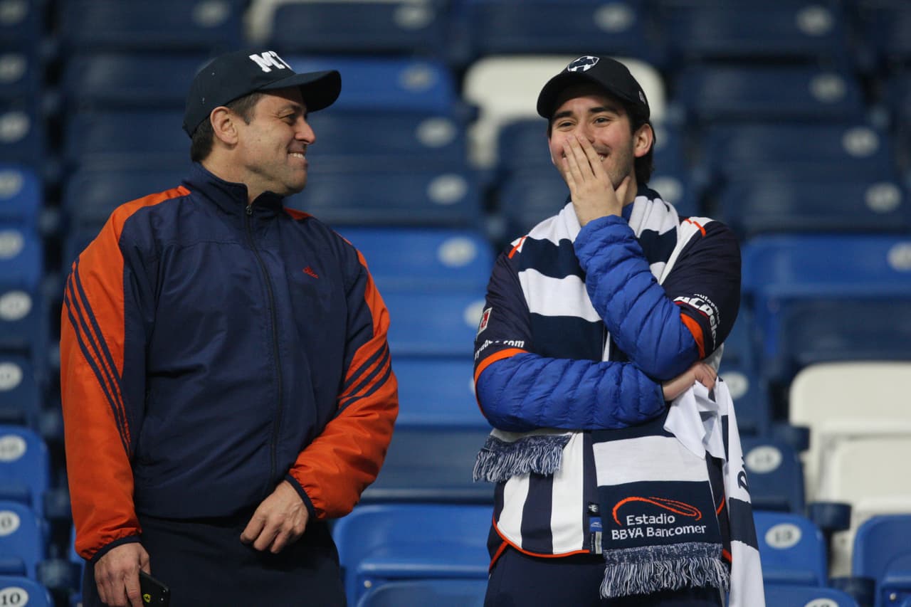 Ambiente festivo y de gran colorido por la Ida de la Semifinal entre Monterrey y Cruz Azul en la Liguilla de la Liga MX. Así lo vivieron la afición local y visitante.