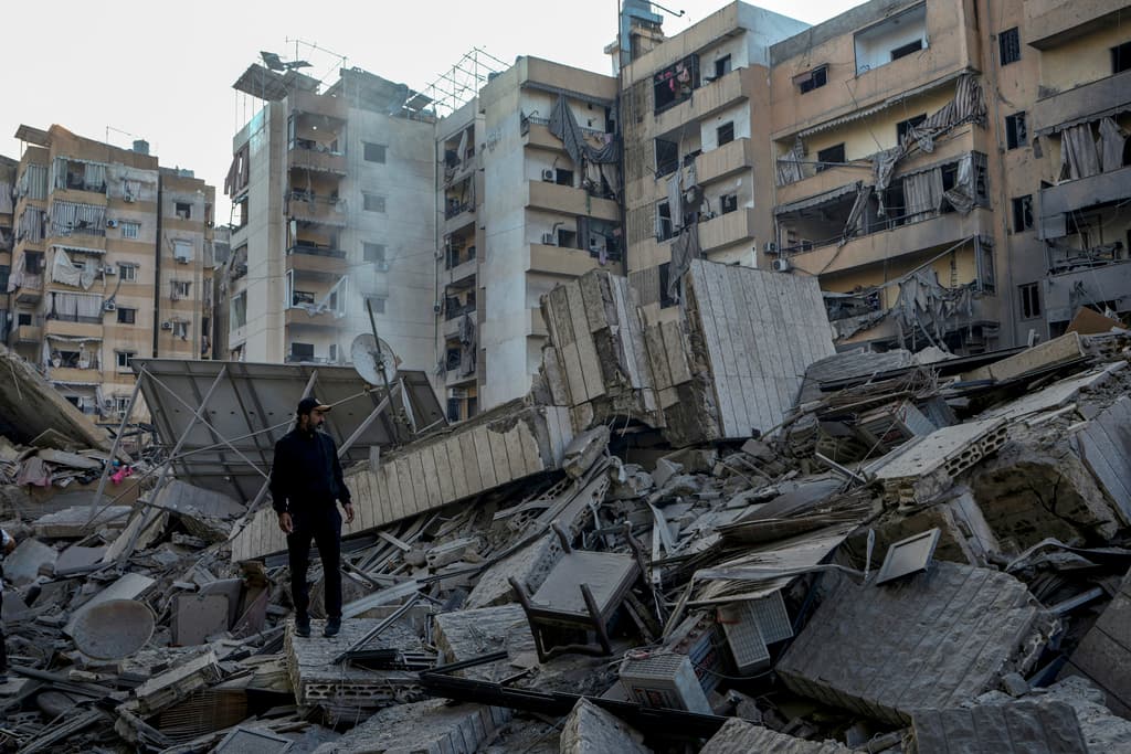 A casi un año del inicio de la guerra en Gaza, un ataque israelí deja 19 muertos. También hubo más bombardeos en Líbano