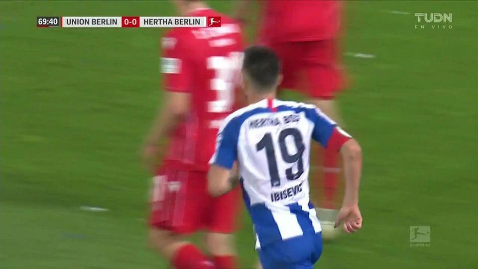 Tiro desviado de Vedad Ibisevic