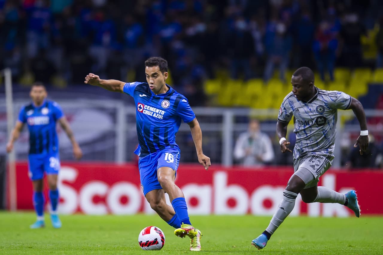 Cruz Azul dominó desde el inicio y en 20 minutos ya había abierto el marcador con un disparo cruzado de Uriel Antuna tras una desatención de la defensa del Montreal.