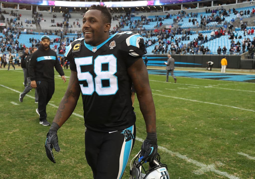 Dejando a los Carolina Panthers se va el linebacker Thomas Davis para firmar por los Los Angeles Chargers a razón de 10.5 millones y dos campañas.