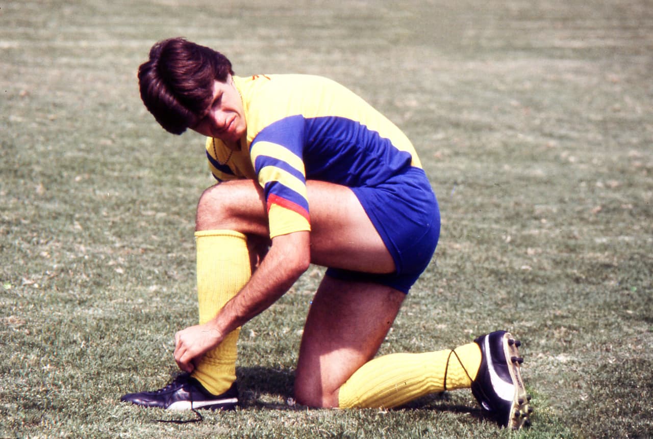 Probó suerte en los Estados Unidos, jugó para Los Angeles Aztecas.