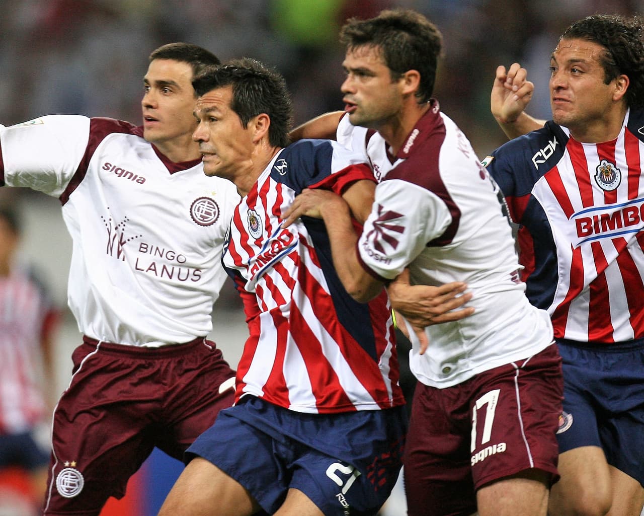 En 2009, en lo que muchos consideraban un sueño imposible, jugó para el Guadalajara. Sin embargo las cosas no salieron bien. Sólo jugó siete partidos y no anotó goles.