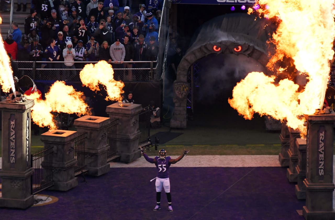 ¡Al campo! Así fue la salida de los jugadores de Baltimore Ravens.