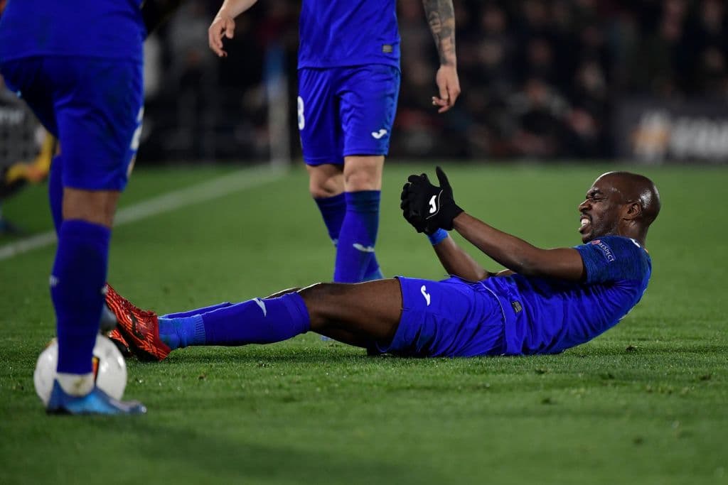 Ha sido un partido una constante de tarjetas amarillas y faltas.