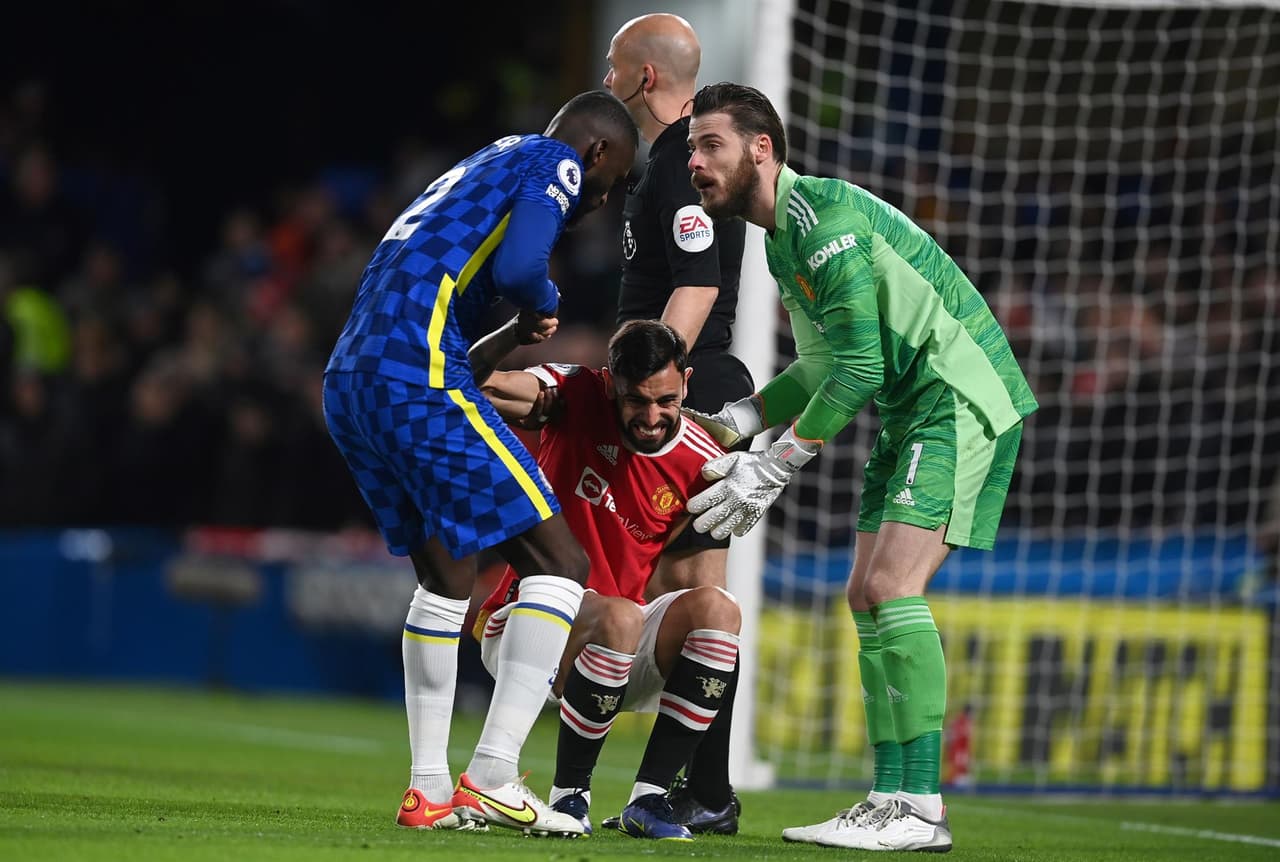 Chelsea empata 1-1 ante el Manchester United durante la J13 de la Premier League. Jadon Sancho abrió el marcador al minuto 50' a favor de los Red Devils, pero Jorge Luis Frello logra igualar el marcador al 69'. Cristiano Ronaldo entró de cambio.