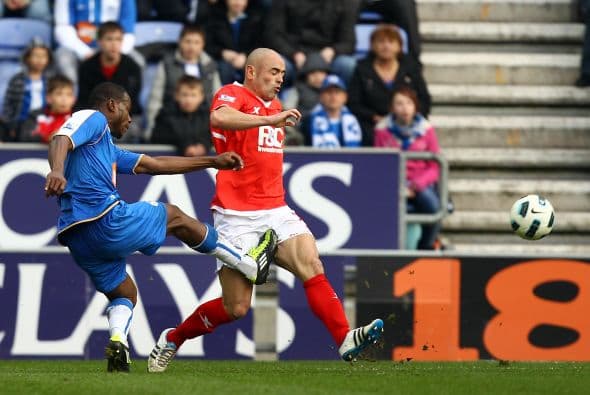 Cuando ya terminaba el partido con el Birmingham, Figueroa se incorporó al frente.