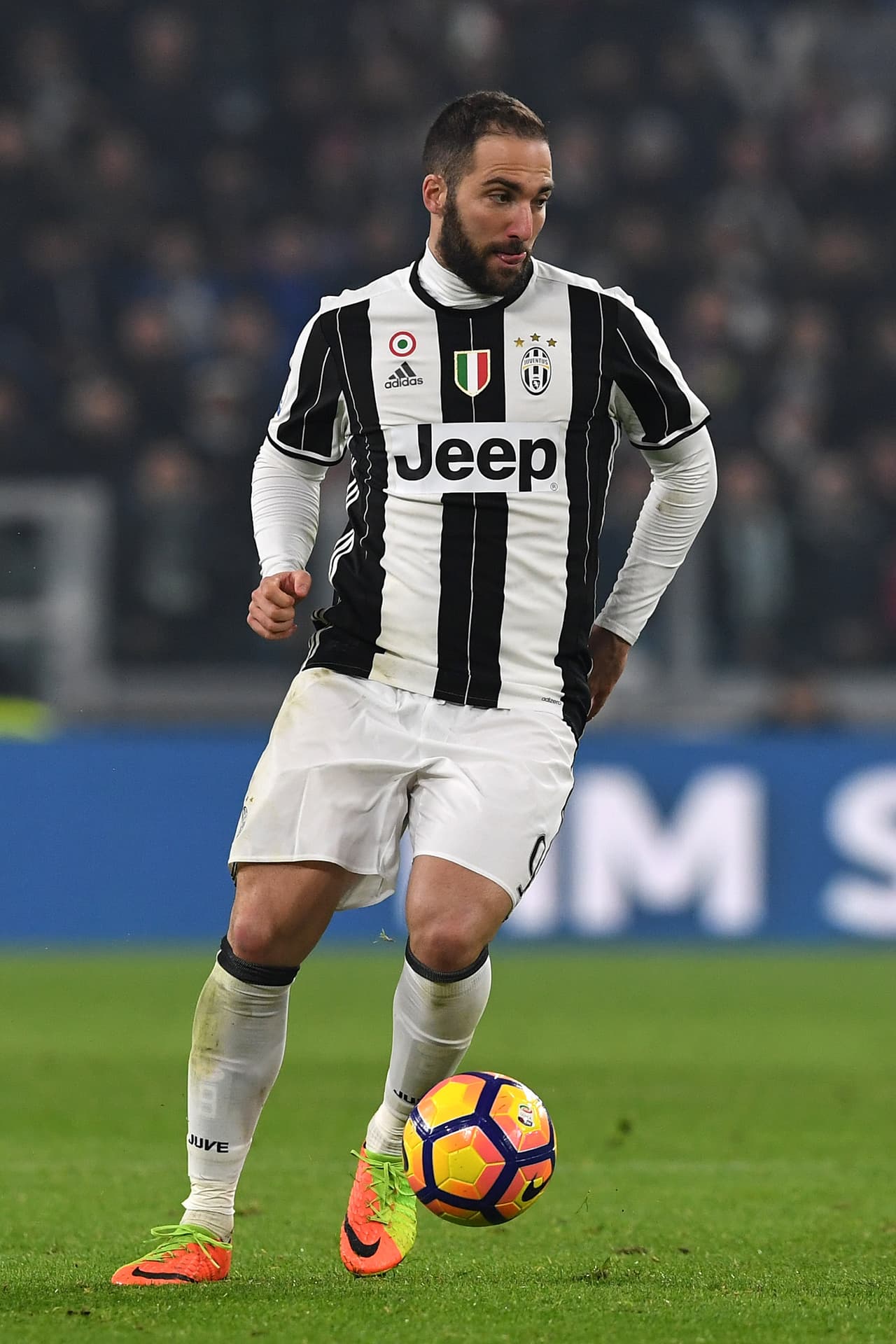 La Juventus pagó la cláusula de 90 millones al Napoli.