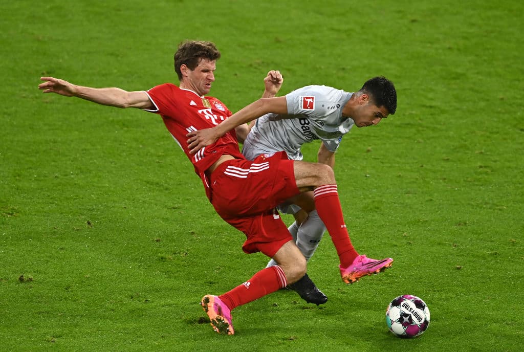 Bayern Munich se queda con la victoria ante el Bayer Leverkusen con marcador de 2-0. El 'Gigante de Baviera' hizo sus respectivas anotaciones durante la primera mitad del encuentro. Choupo-Moting abrió el marcador al minuto 7, seguido de Joshua Kimmich al minuto 13 del encuentro y se encaminan para un nuevo título.