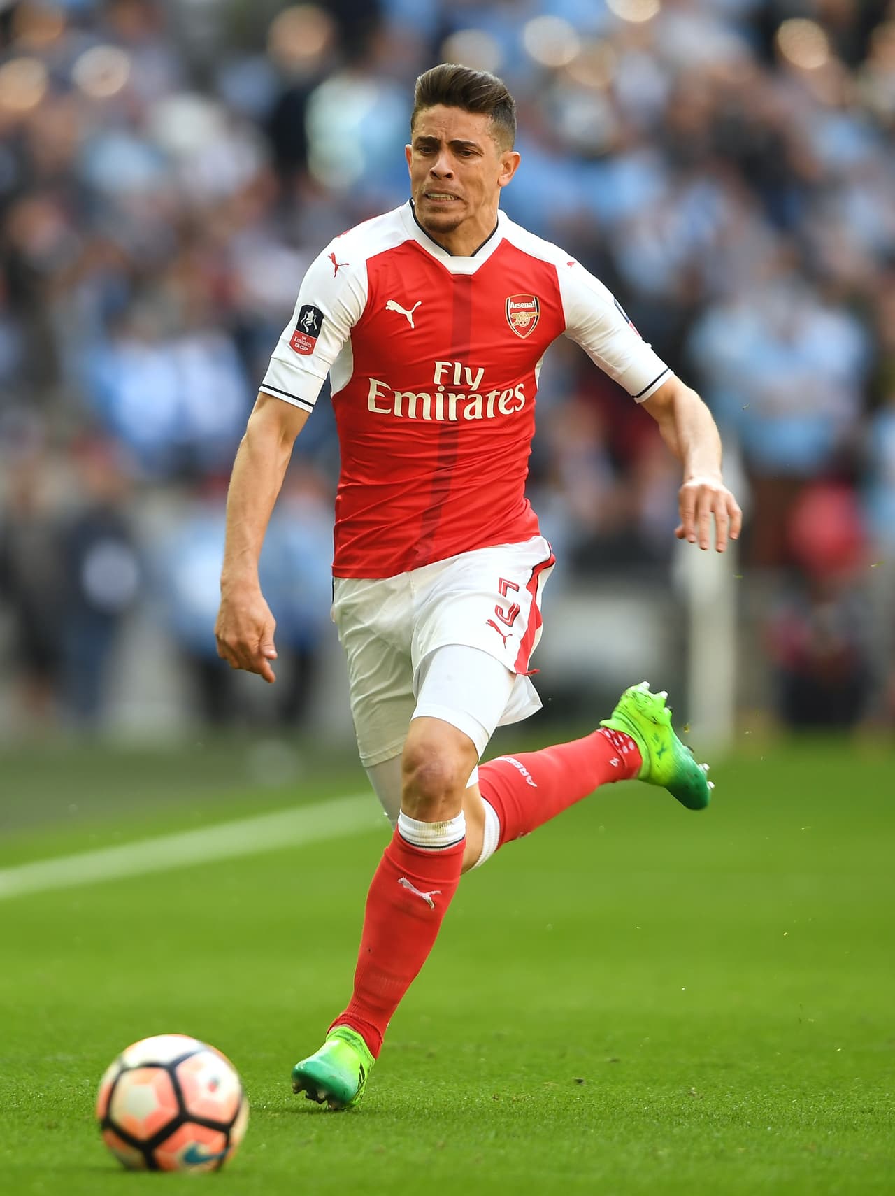 Del Arsenal podría irse el brasileño Gabriel Paulista, quien estaría siendo seguido por el Valencia de España.