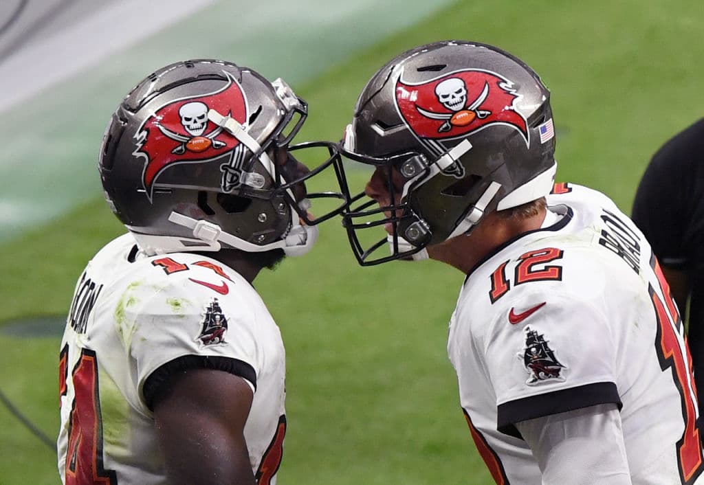 El equipo toma forma cada vez más, Gronkowski se nota más cómodo en el campo, pues ha atrapado 10 pases para 140 yardas y dos touchdowns. Tienen un quarterback muy experimentado y una gran defensa.