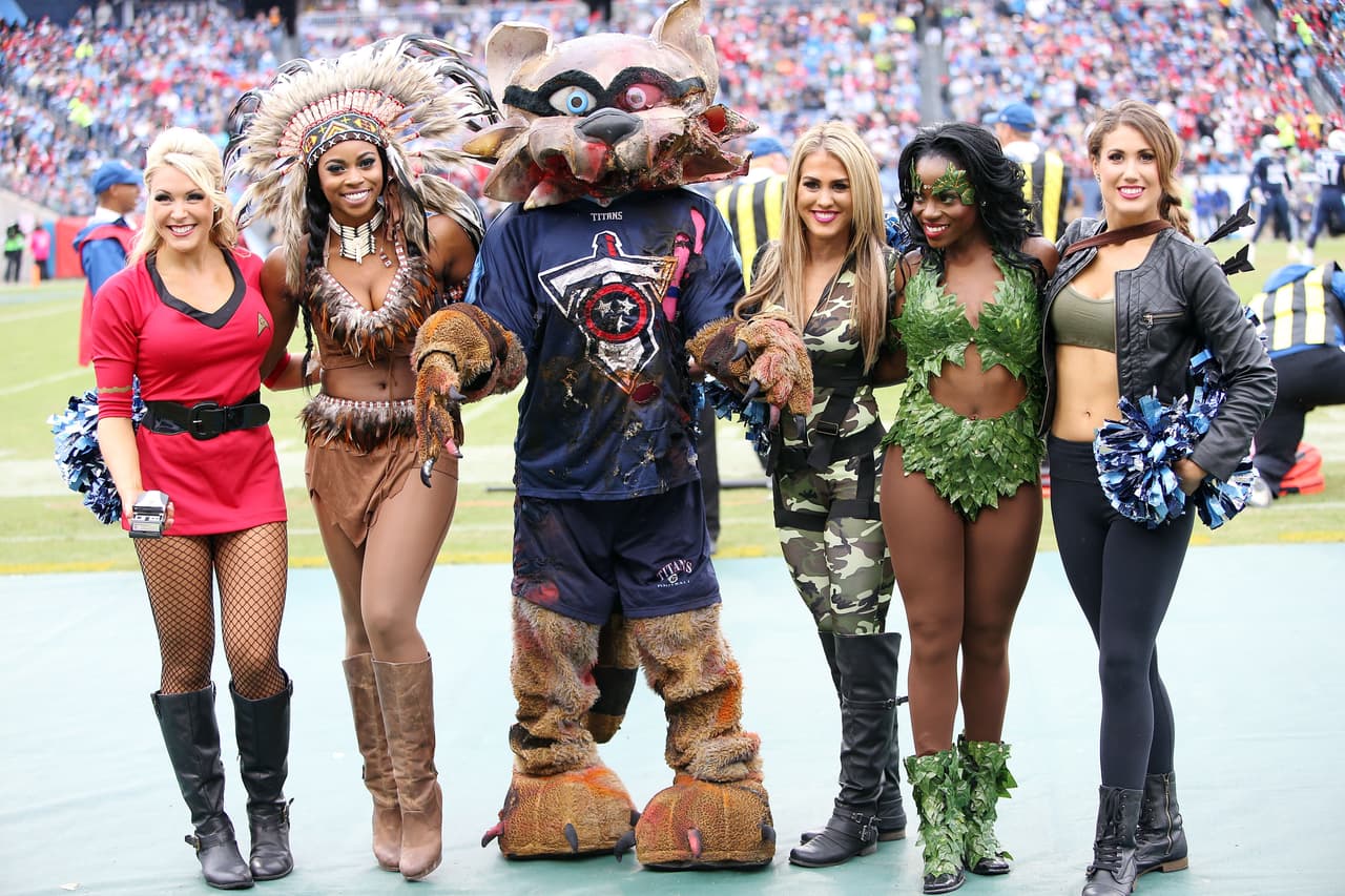 Las Titans y las Colts son las primeras porristas de la NFL en disfrazarse esta temporada para recibir el Halloween. ¡Checa los atuendos e inspírate!