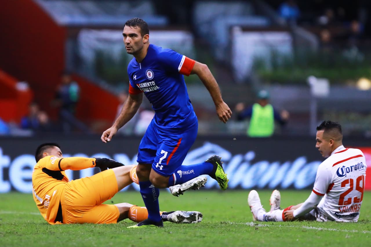 A los 35 minutos un disparo de media distancia, raso y con un bote antes de que lo intentara atajar Alfredo Talavera, dio pie a la apertura del marcador. Martín Cauteruccio aprovechó el momento.
