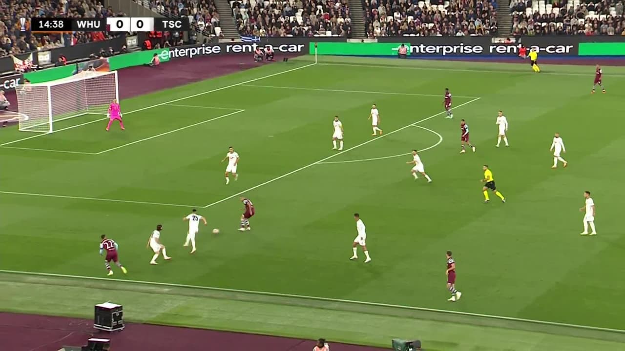 ¡TIRO ATAJADO! disparo por Danny Ings.