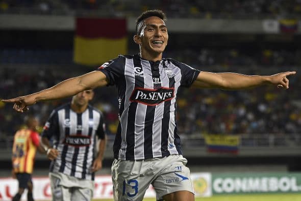 Por su parte Ángel Mena será el encargado de generar los ataques de su escuadra, el volante ofensivo es una de las figuras de Ecuador en el ataque por su ingenio para meter pases que dejen con ventaja a sus delanteros.