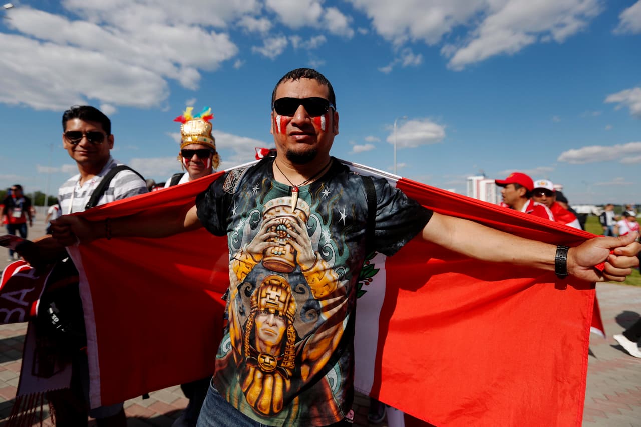 Perú y Dinamarca enmarcan con la pasión inca y el amor vikingo la colorida presencia y la fiesta de sus fanáticos en medio del partido del grupo C en el Mundial de Rusia 2018.