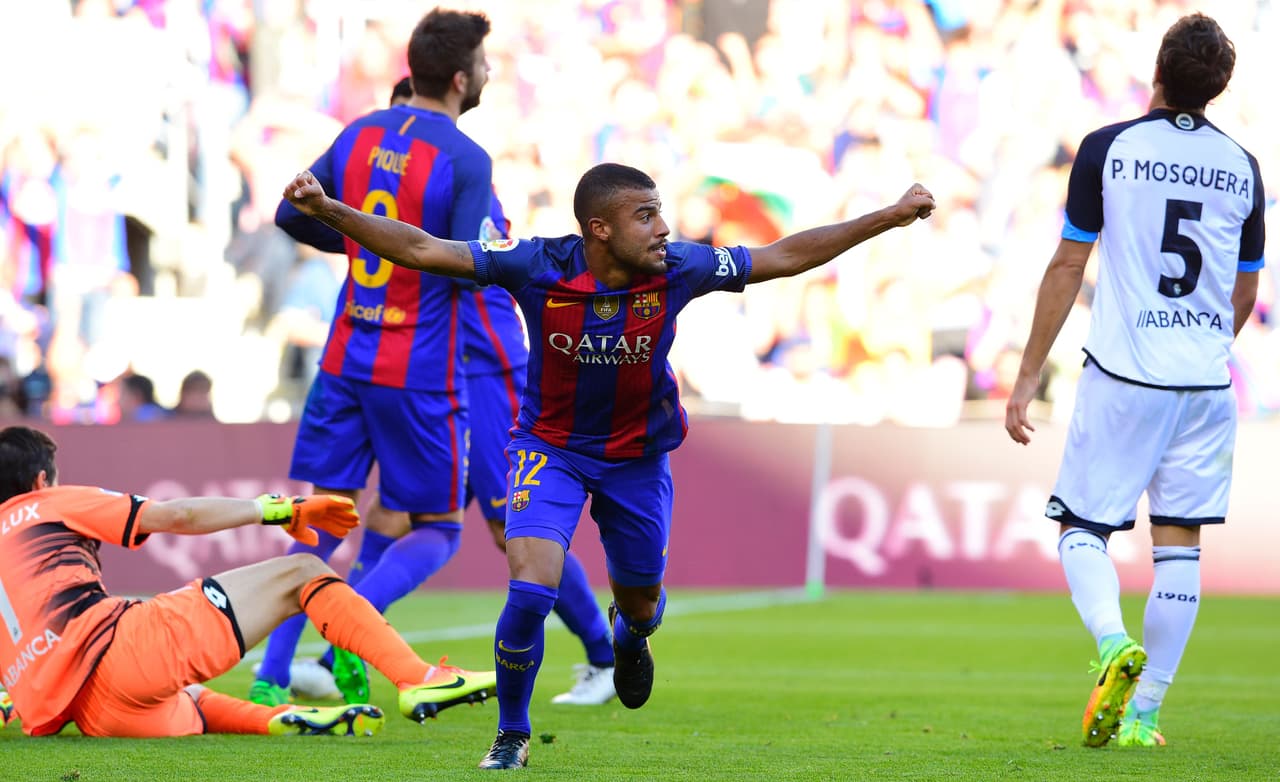 La gratificación para Barcelona llegó pronto, al minuto 21, cuando Rafinha anotó el primer tanto del equipo azulgrana. La tranquilidad llegó a los dirigidos por Luis Enrique.