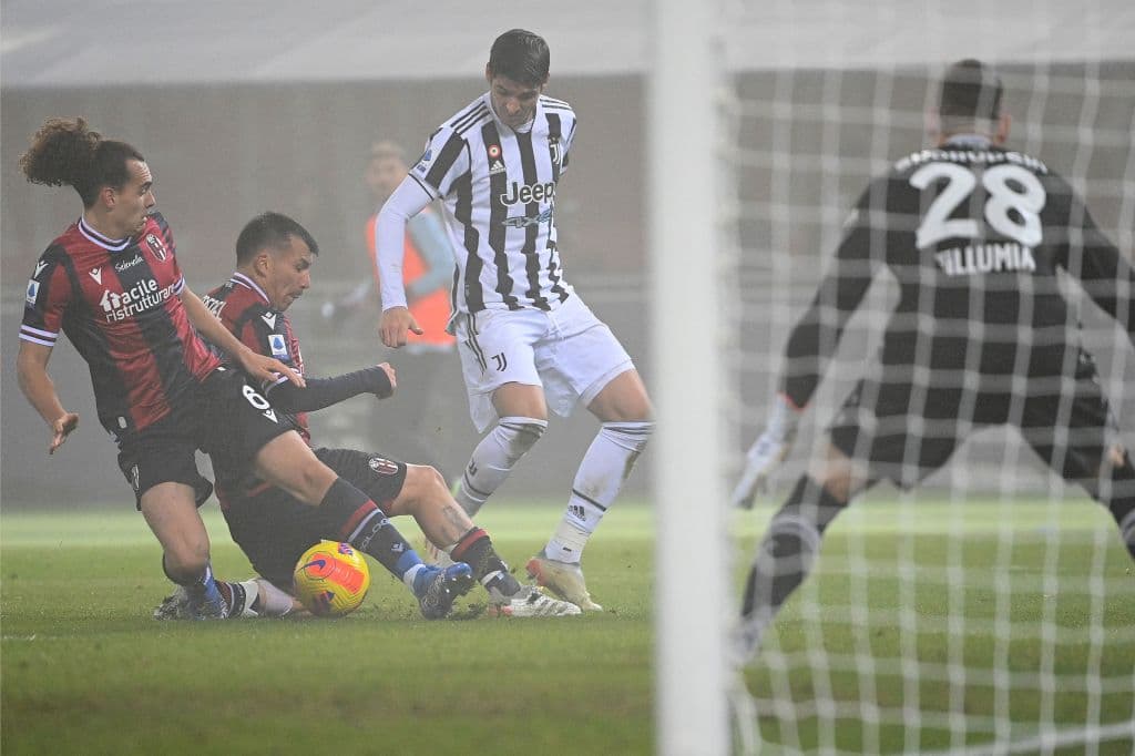 La Roma visitó al poderoso Atalanta, mostró su futbol y los golearon 1-4, mientras que la Juventus salió victoriosa 0-2 en su visita al Bologna.