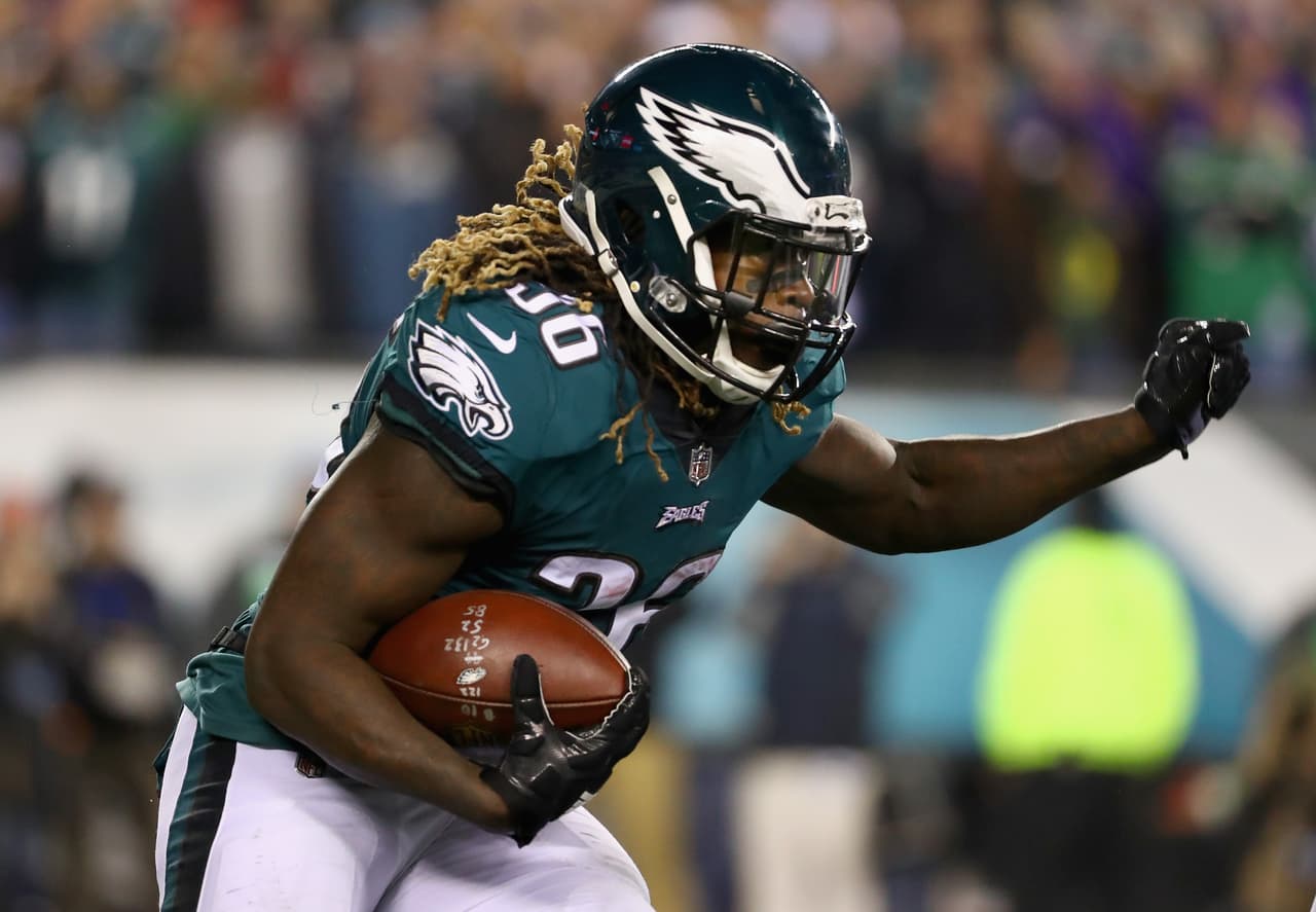Jay Ajayi corrió para 73 yardas en 18 acarreos. Además sumó 26 yardas en 3 recepciones para ser el jugador más destacado a la ofensiva de su equipo.