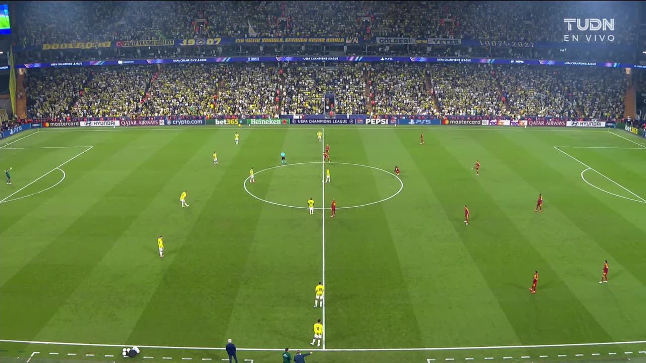 Arranca el partido y la pelota está en juego.