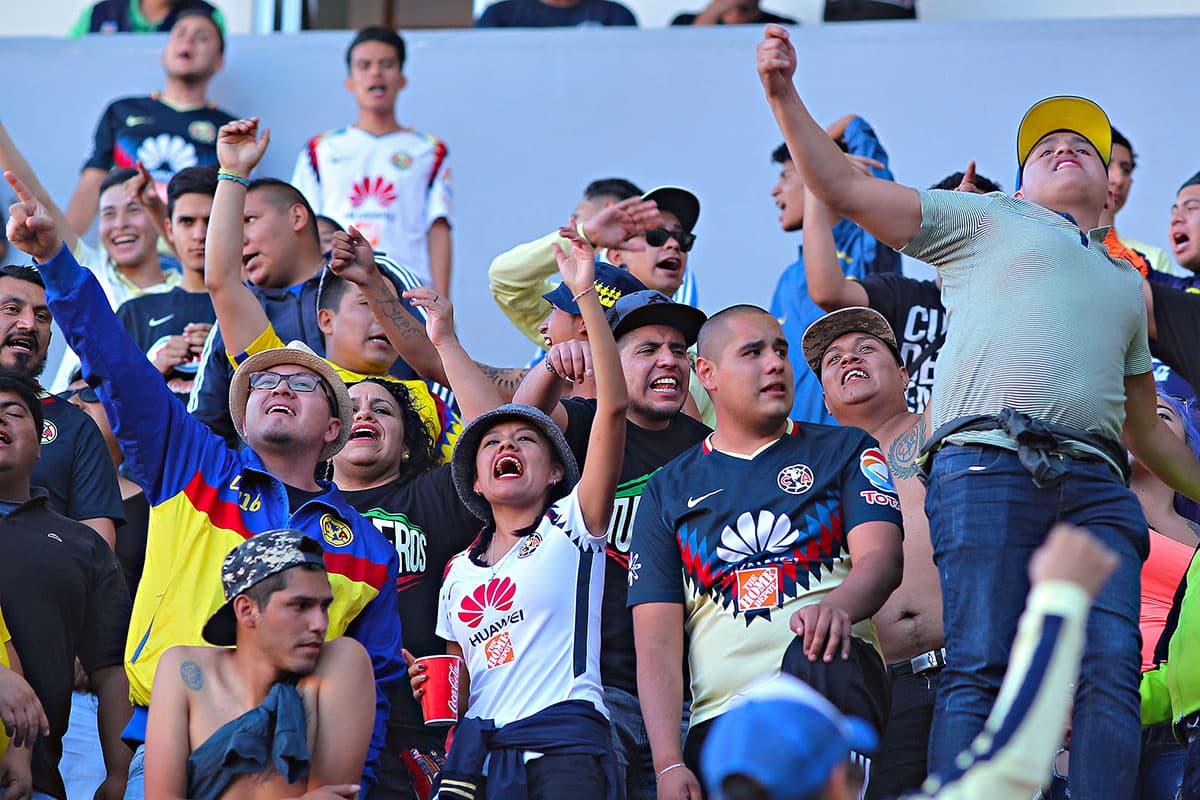 Fanáticos del América aguardan por el encuentro contra Necaxa este domingo.