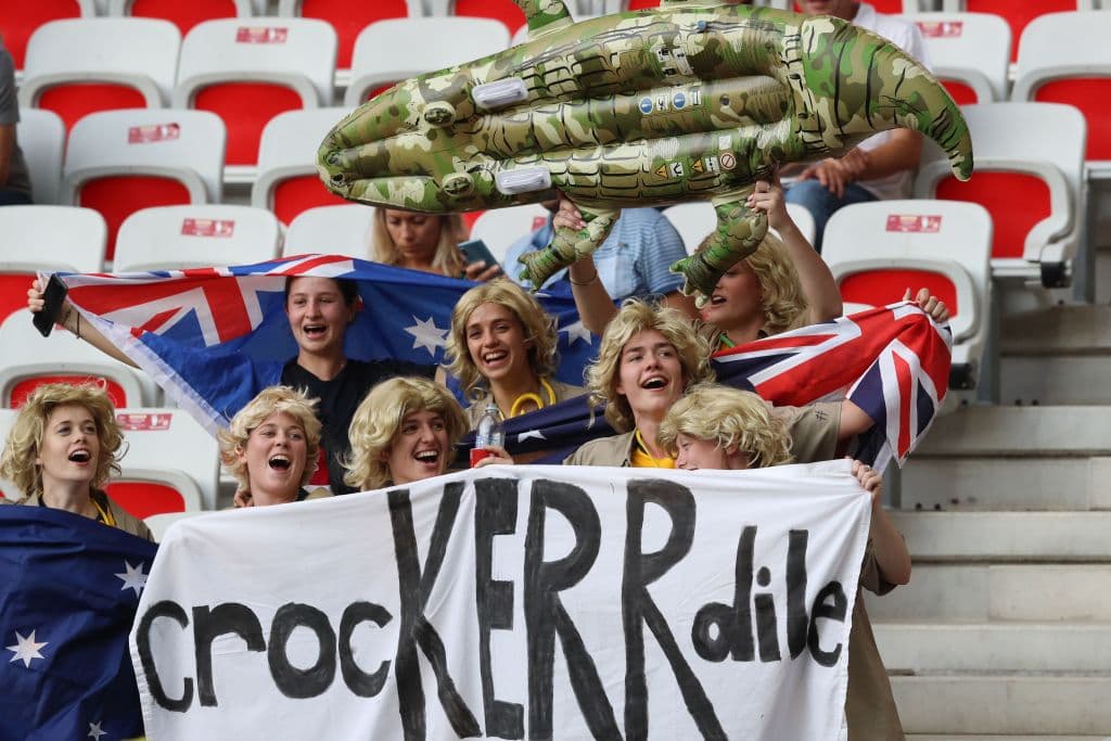 En el Allianz Riviera de Niza se enfrentan Noruega y Australia por los Octavos de Final del Mundial femenino y las fanáticas llenan de alegría las tribunas.