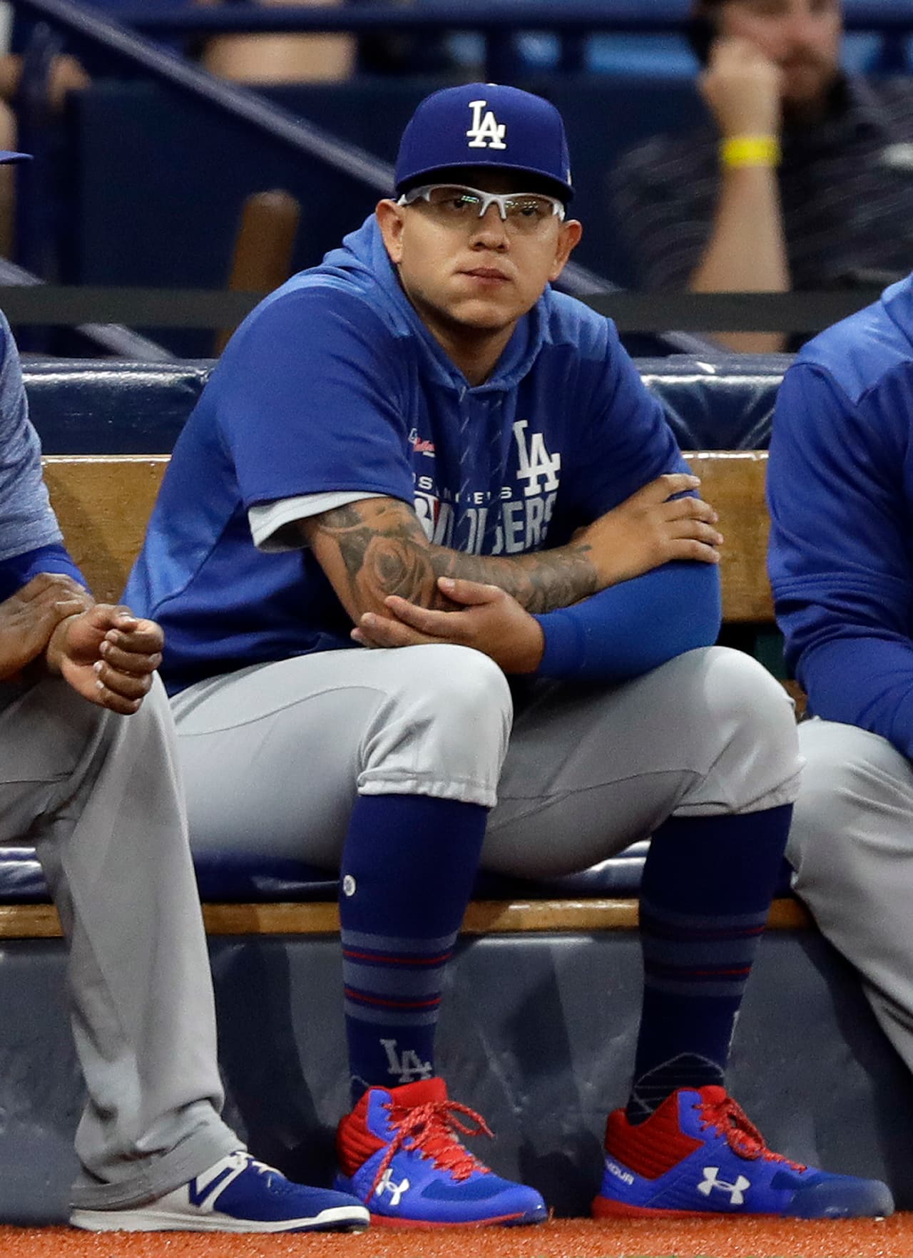 Urías estuvo suspendido mientras MLB lo investigaba por su arresto del 13 de mayo como parte de una investigación de un caso menor de violencia doméstica. Sin dar más detalles, la policía informó que el zurdo mexicano fue detenido en un estacionamiento de un centro comercial de Los Ángeles.Esta imagen es de este día en Tropicana Field, previo al duelo ante los Tampa Bay Rays.