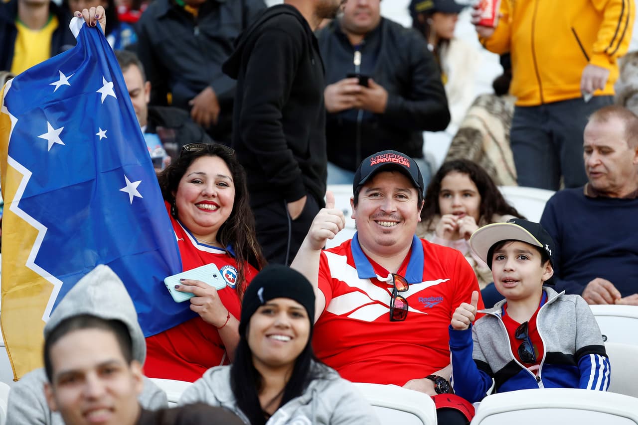 El Arena Corinthians vibró este sábado en la previa del juego entre Argentina y Chile por el tercer lugar de la Copa América. Las dos Finales pasadas en las que La Roja venció aún están en el recuerdo de la Albiceleste, pero más allá de eso se vivió con mucha alegría en las tribunas.