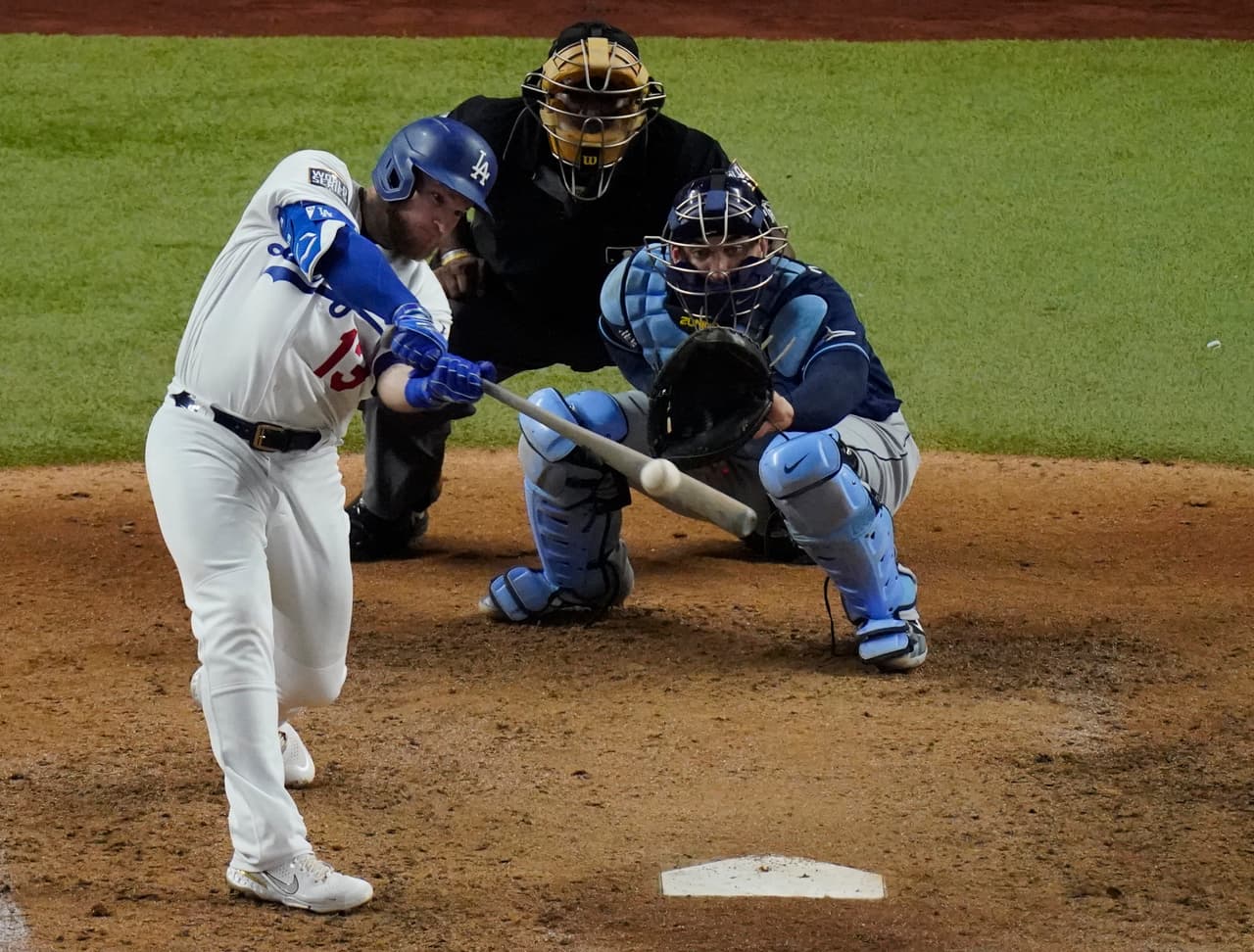 Los Tampa Bay Rays no encuentran el pitcheo que querían y los Dodgers se aprovechan de eso para vencer 3-8 y adelantarse en la Serie Mundial.