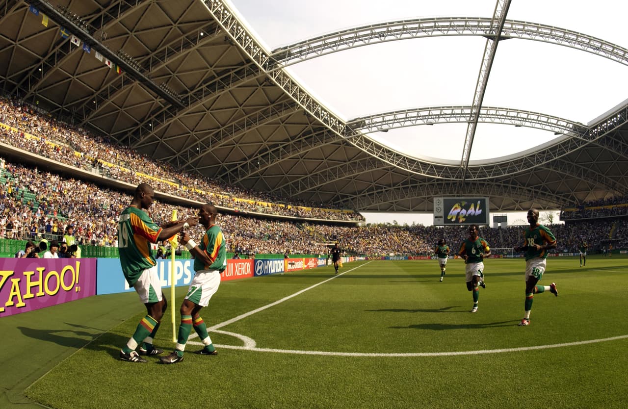 En octavos de final se hallaron a la Suecia entrenada por Soderberg y Lagerback que venía de eliminar a la Argentina del Loco Bielsa.