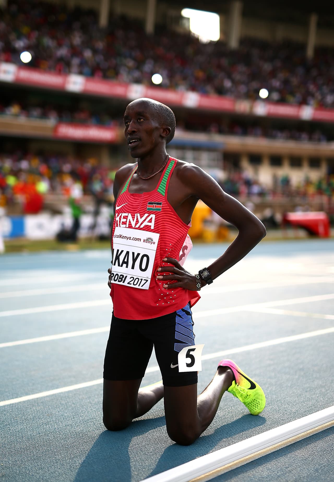El keniano Edward Zakayo Pingua, ganador del Mundial Sub-20 de Atletismo en 2018 en 5000 metros y recientemente en la Liga de Diamante en Rabat, genera polémica porque su aspecto no refleja la edad de su registro: 17 años. El joven se ve mayor.