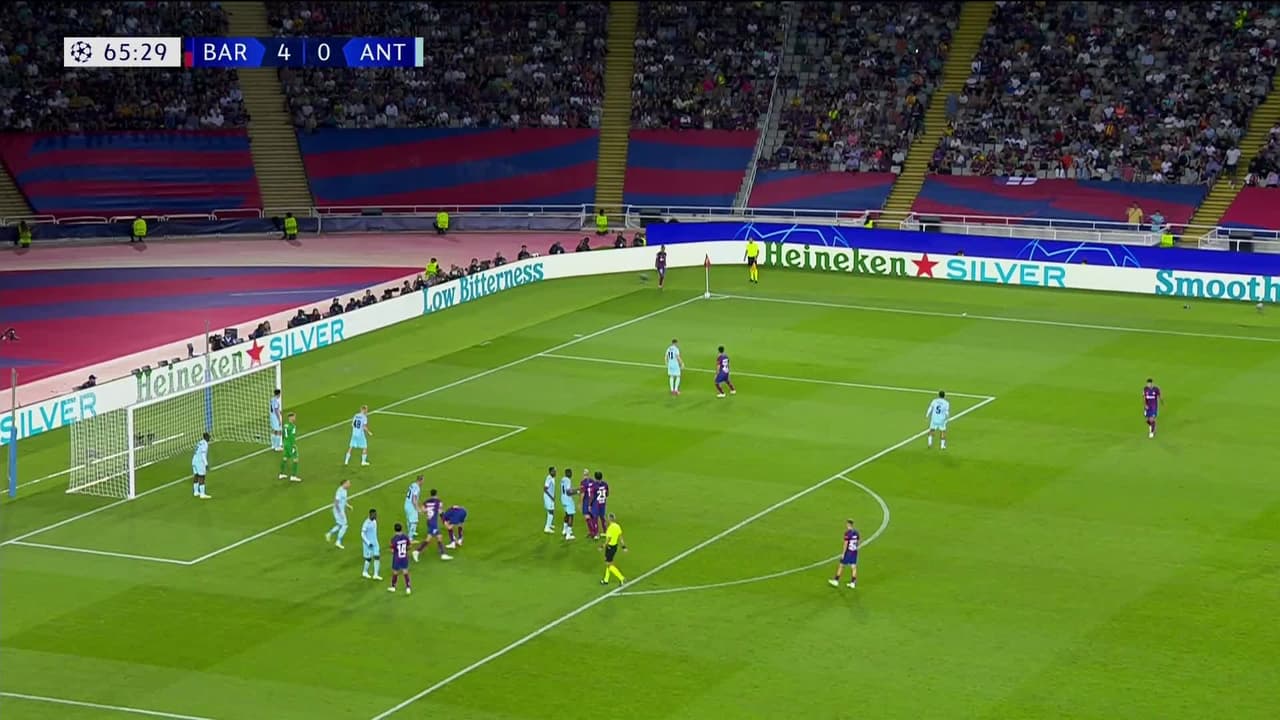 ¡GOL!  anota para FC Barcelona. João Félix