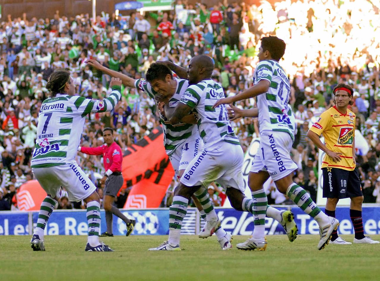 <b>5.- Goleada para los libros de récord: </b>tras el torneo Bicentenario 2010 se midieron ante Monarcas Morelia, donde el conjunto lagunero se impuso vapuleando 7-1 a los purépechas en la Semifinal de vuelta. Los anotadores fueron Fernando Arce, Carlos Darwin Quintero, Jorge Estrada, Matías Vuoso, Oribe Peralta (2).