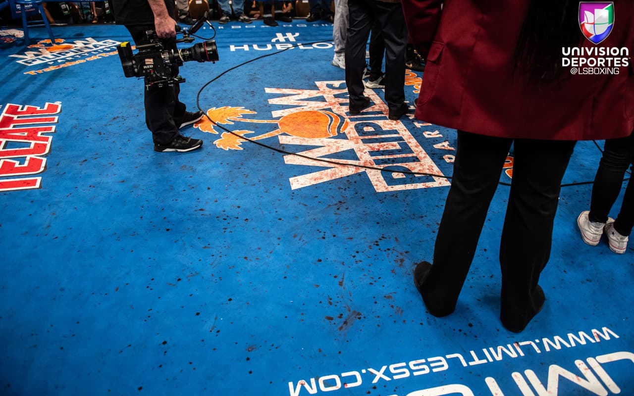 Y así acabó la lona tras el combate, la cual debió ser limpiada a conciencia para la pelea estelar entre Pacquiao y Broner que cerró esta interesante función el sábado pasado.