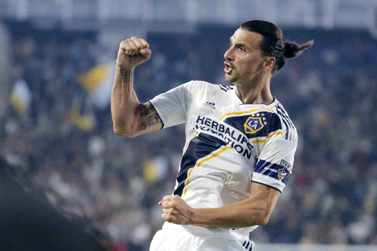 Zlatan asegura ser mejor que Vela