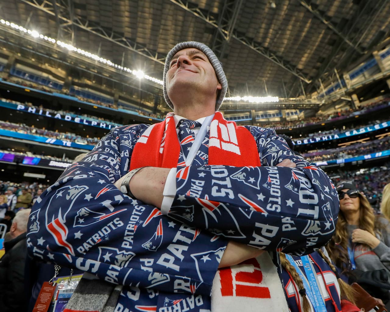 ¡Todo listo en el U.S. Bank Stadium para el Super Bowl LII! Los Patriots y los Eagles jugarán por el título de la NFL y ni siquiera las bajas temperaturas reducen la pasión de los miles de aficionados que ya están en el estadio.