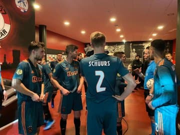 Edson Álvarez juega los 90 minutos en la derrota del Ajax 1-0 ante el AZ Alkmaar con gol de Boadu al minuto 90.