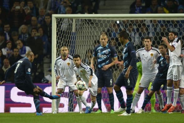 Brahimi abriría el marcador con un gol de tiro libre en el minuto 14.