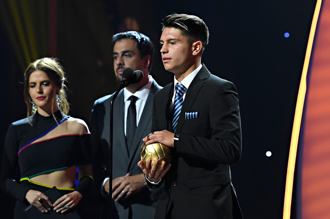 Una promesa que se está haciendo realidad. Jonathan González, de los Rayados de Monterrey, se adjudica el 
<i>Novato del Año</i>.