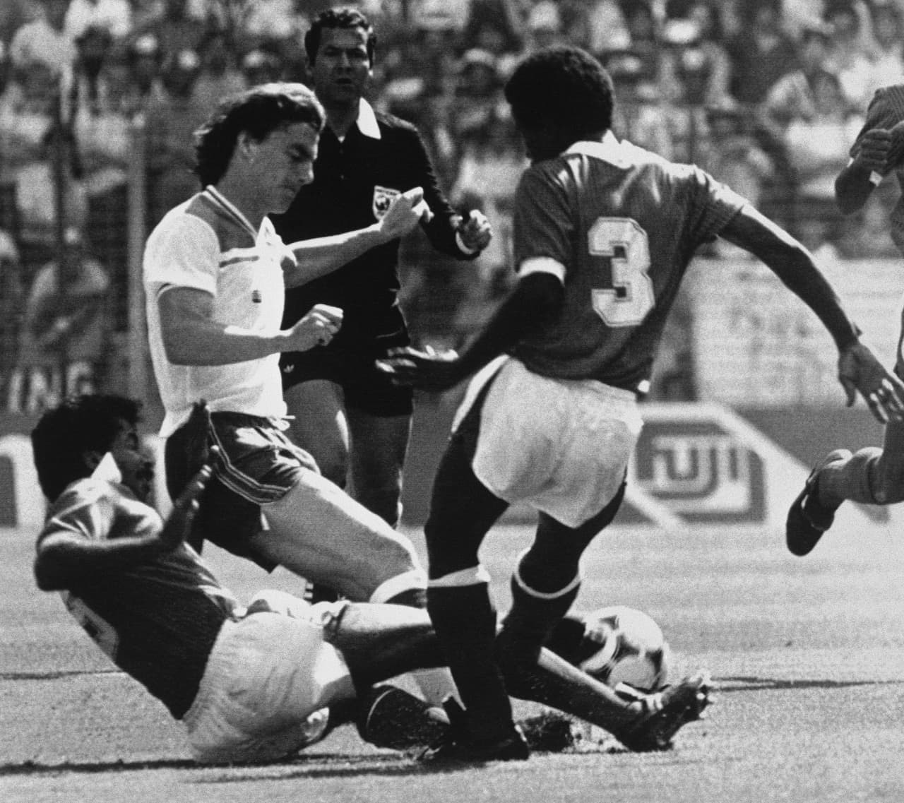 Kuwait siguió mal su racha y perdió su último juego del Grupo 4 contra Inglaterra para quedar en el fondo de la tabla con un punto. Esa fue su primera y última participación hasta ahora en un Mundial.